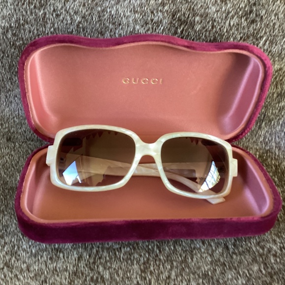 Beautiful Vintage Authentic Dior Sunglasses With Velvet Gucci Case - Picture 2 of 10